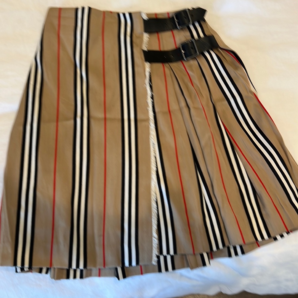 Burberry pleated skirt